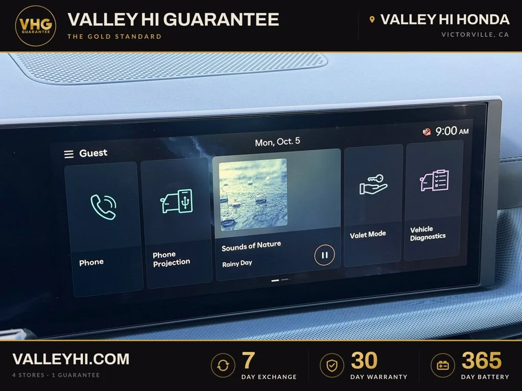 Used 2025 White Hyundai SEL image 23