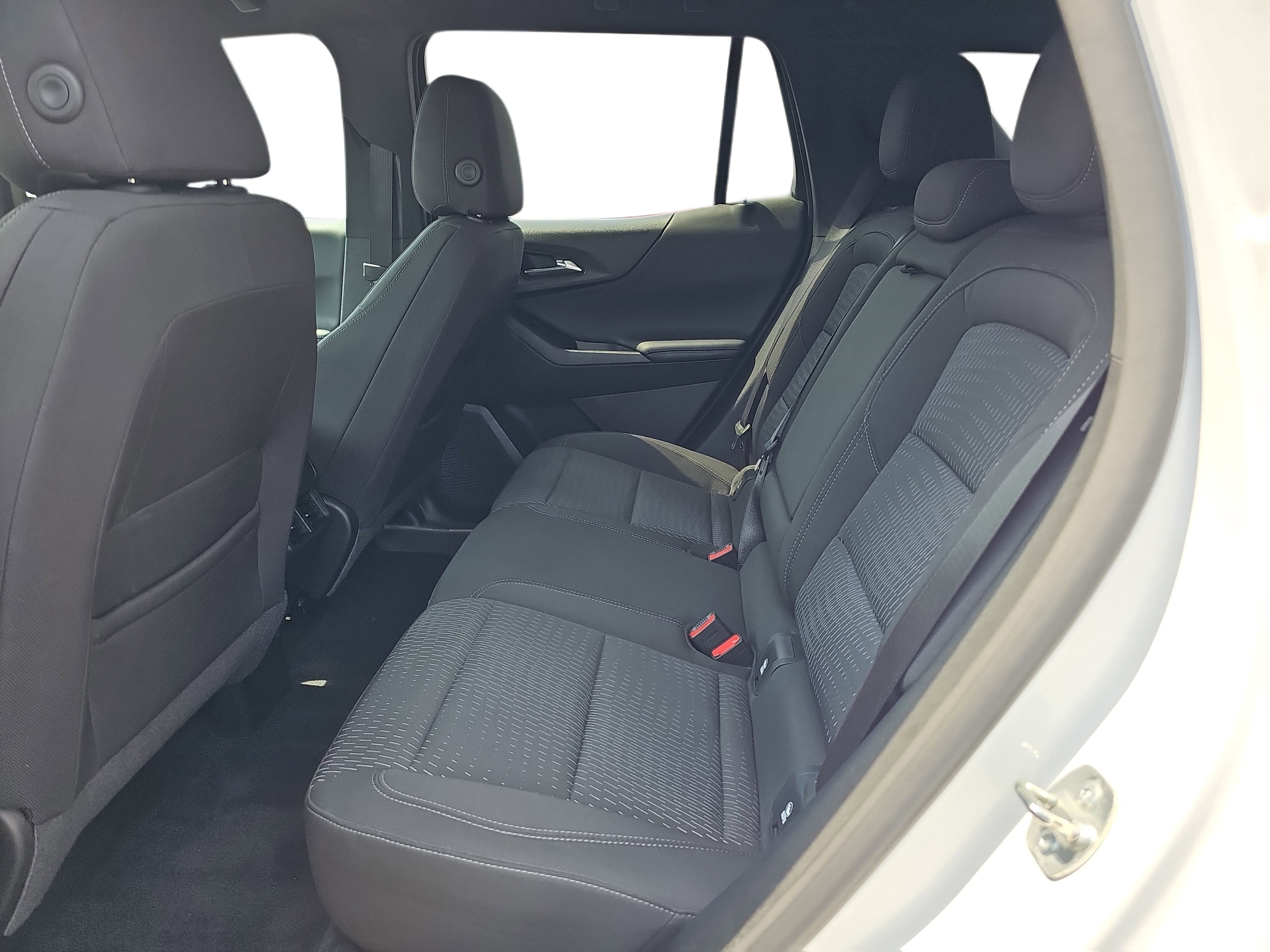 Used 2025 Summit White Chevrolet FWD LT image 10