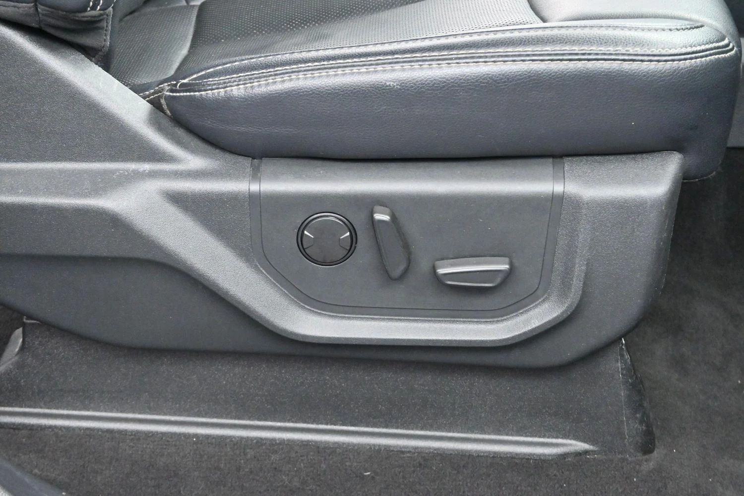 Used 2022 Carbonized Gray Ford Lariat image 31