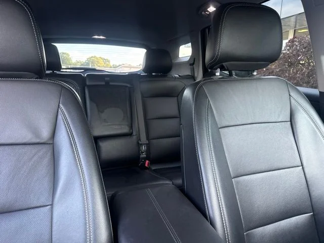 Used 2024 Silver GMC SLT image 27