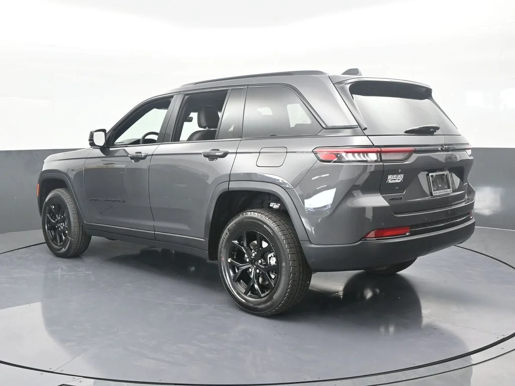 New 2025 Baltic Gray Metallic Clear-Coat Exterior Paint Jeep Altitude X image 4