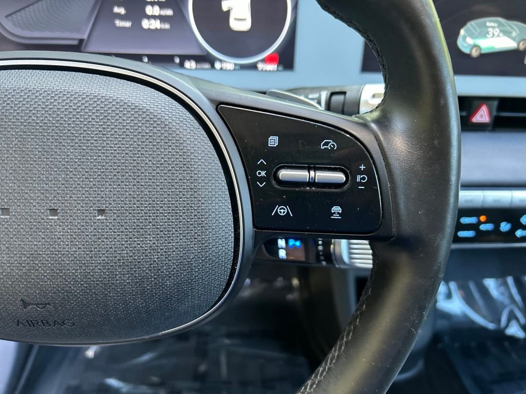 Used 2023 Gold Hyundai SEL image 22