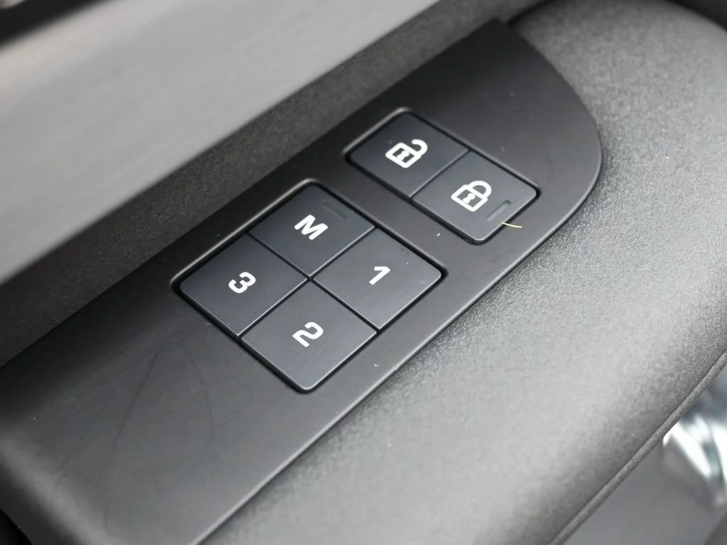 2026 Land Rover Discovery Gemini Edition - Photo 15