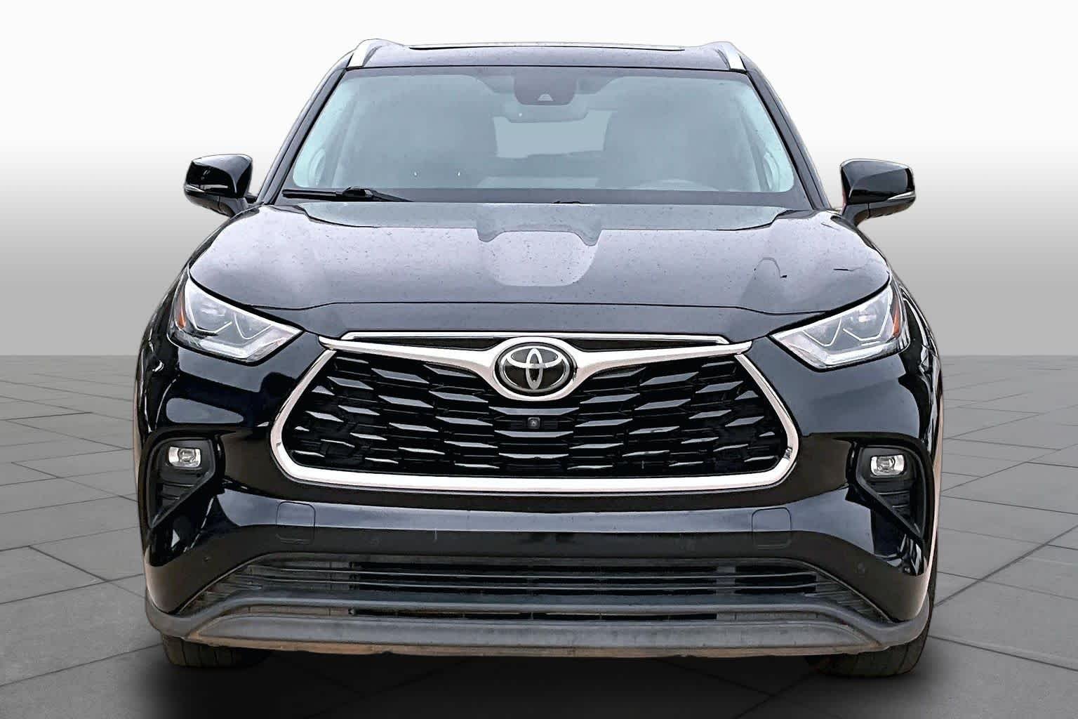 Used 2020 Midnight Black Metallic Toyota Limited image 4