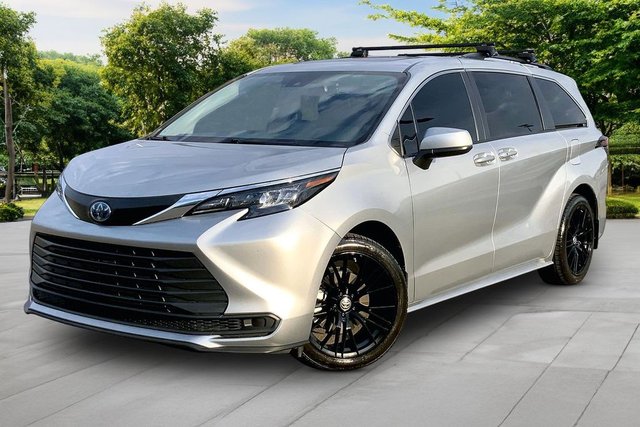 2024 Toyota Sienna LE