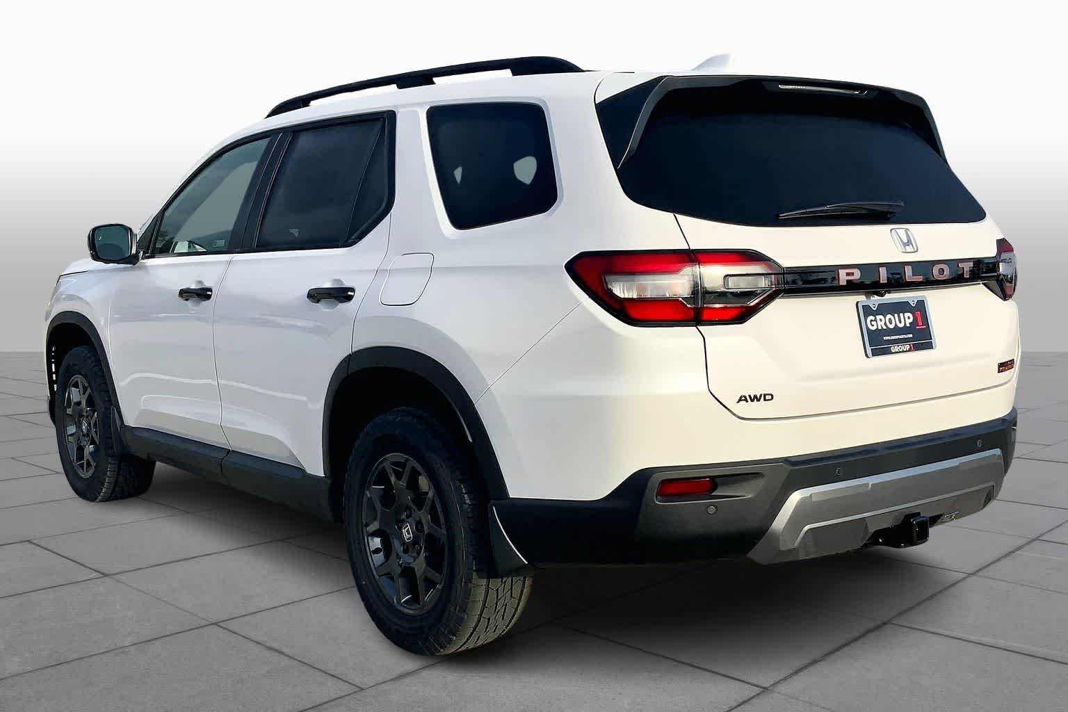 New 2026 Platinum White Pearl Honda AWD TrailSport image 11