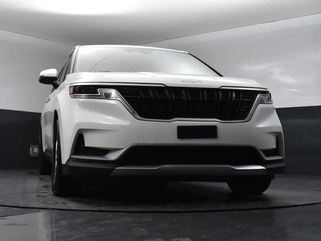 Certified Used 2022 White Kia LXS image 9