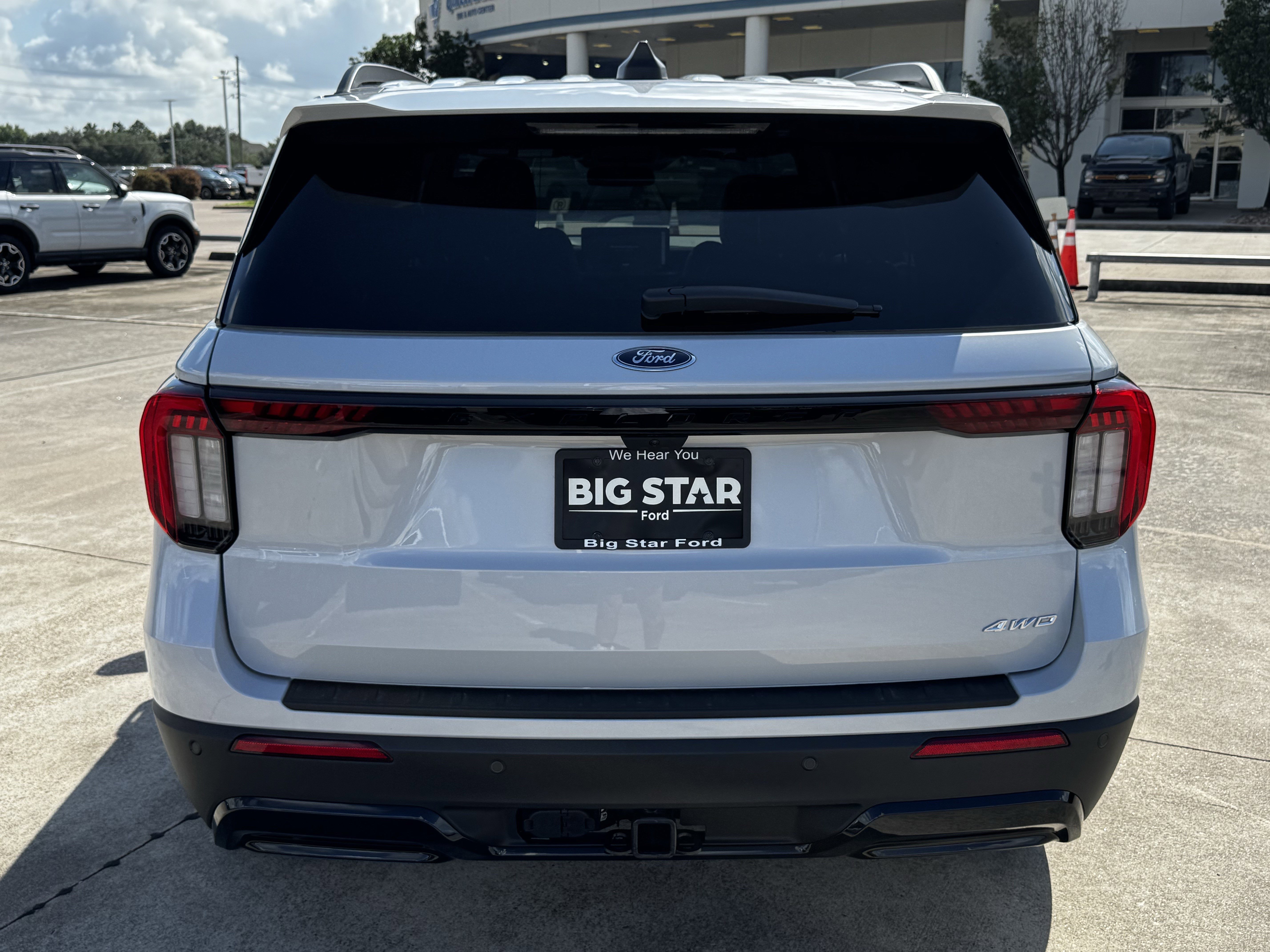 New 2026 Space White Metallic Ford ST-Line image 8