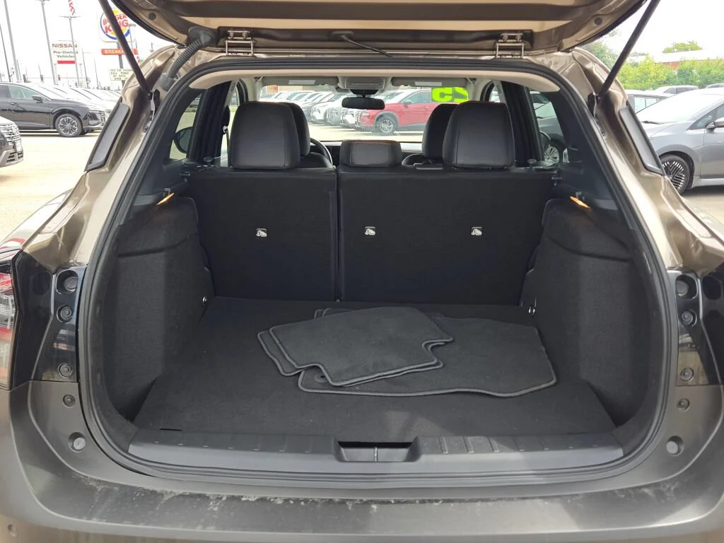 Used 2025 Brown Nissan SR image 14