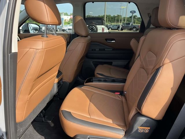Used 2025 Gray Nissan Platinum image 11