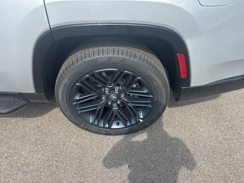 New 2026 Silver-Zynith Exterior Paint Jeep  image 34