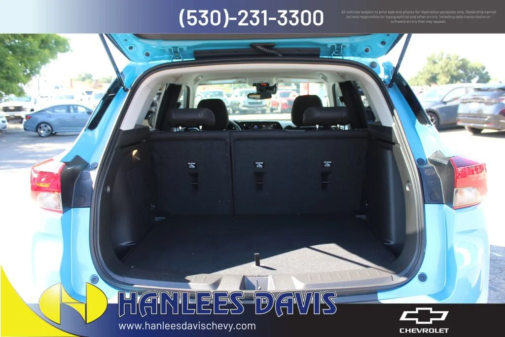 Used 2026 Marina Blue Metallic Chevrolet LT image 10