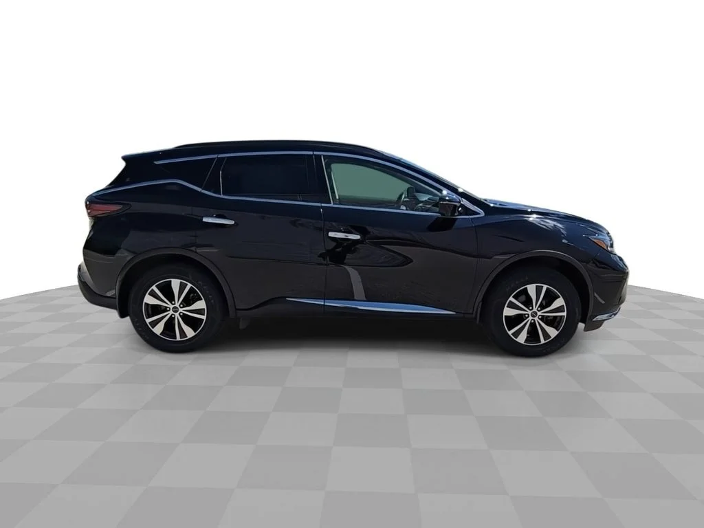 Used 2024  Nissan SV image 9