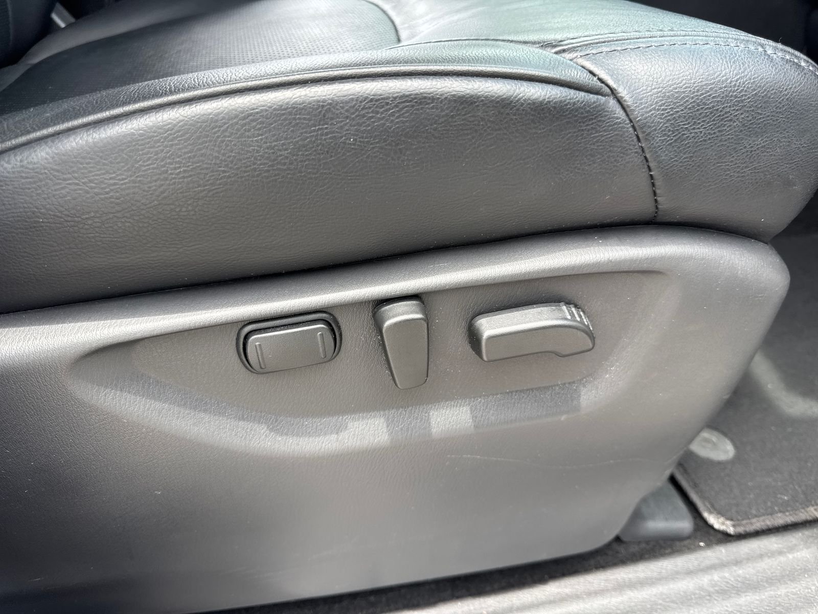 Used 2024 Silver Nissan SL image 45