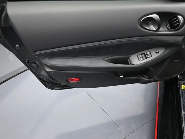 2025 Nissan Z NISMO - Photo 9