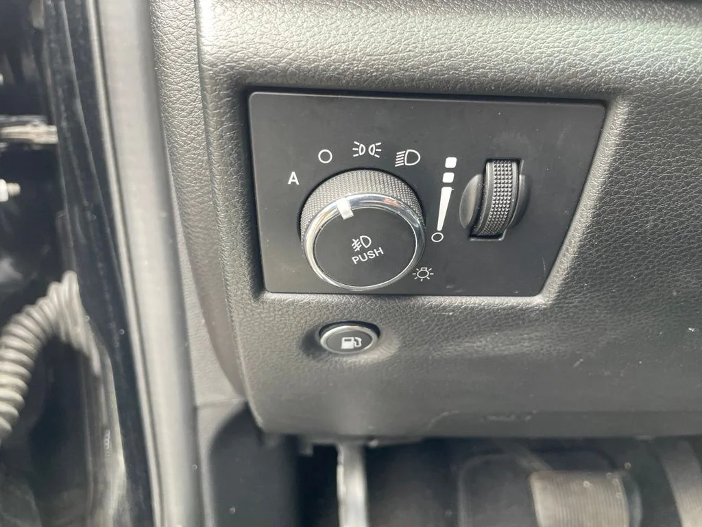 Used 2022 Black Jeep Limited image 14