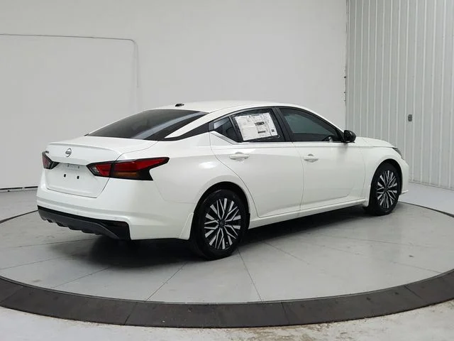 New 2026 White Nissan 2.5 SV image 7