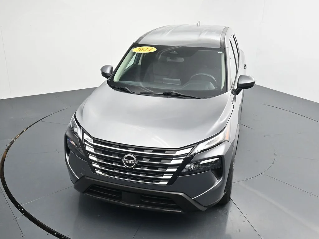 Used 2024 Gray Nissan SV image 17