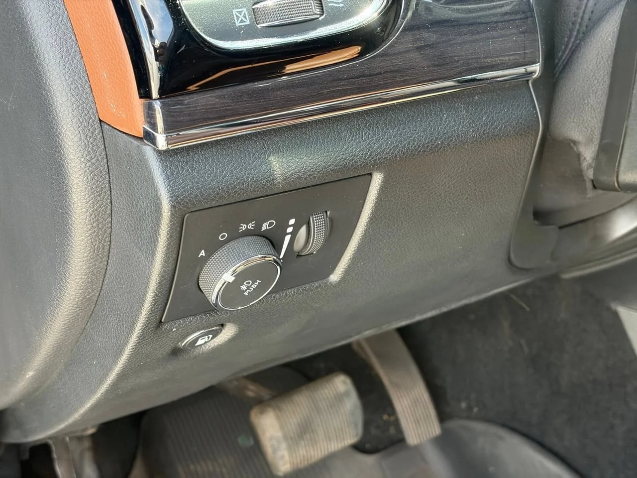 Used 2021 Slate Blue Pearlcoat Jeep Overland image 6