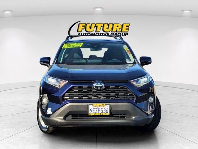 Used 2020  Toyota XLE image 2