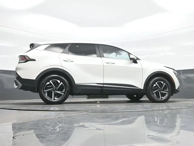 Used 2023 White Kia LX image 25