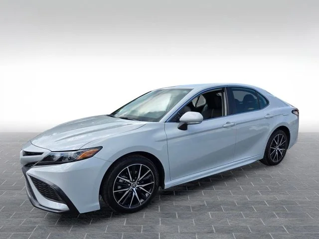 Used 2022 White Toyota SE image 3