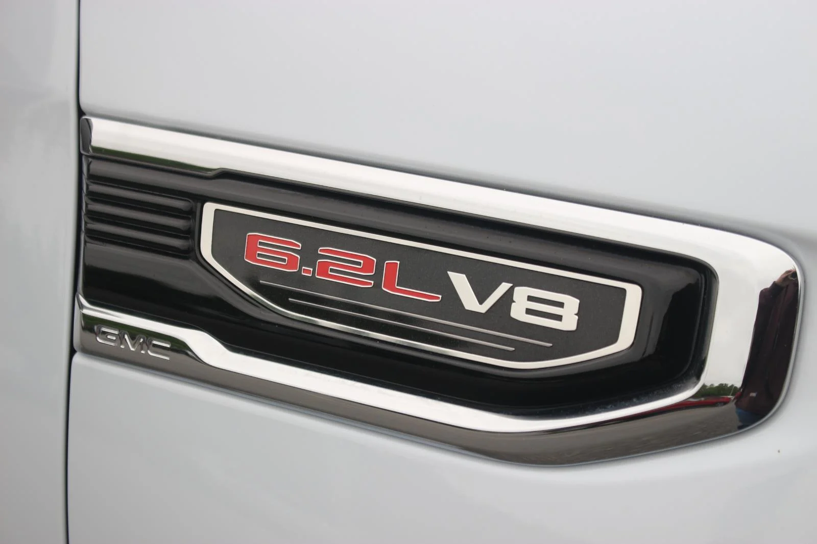 Used 2026 Glacier White Tricoat GMC Denali image 10