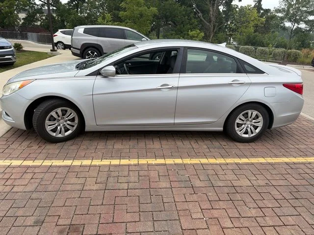 Used 2011 Silver Hyundai GLS image 1
