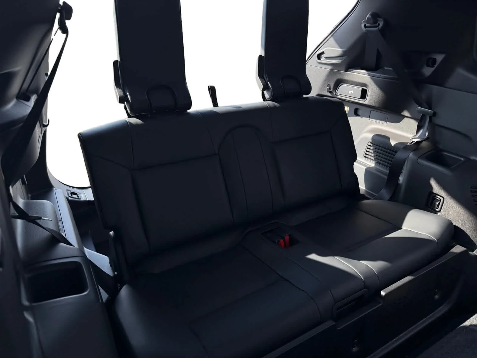 New 2026 Black Diamond Mitsubishi SEL image 17