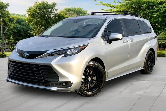 2024 Toyota Sienna LE
