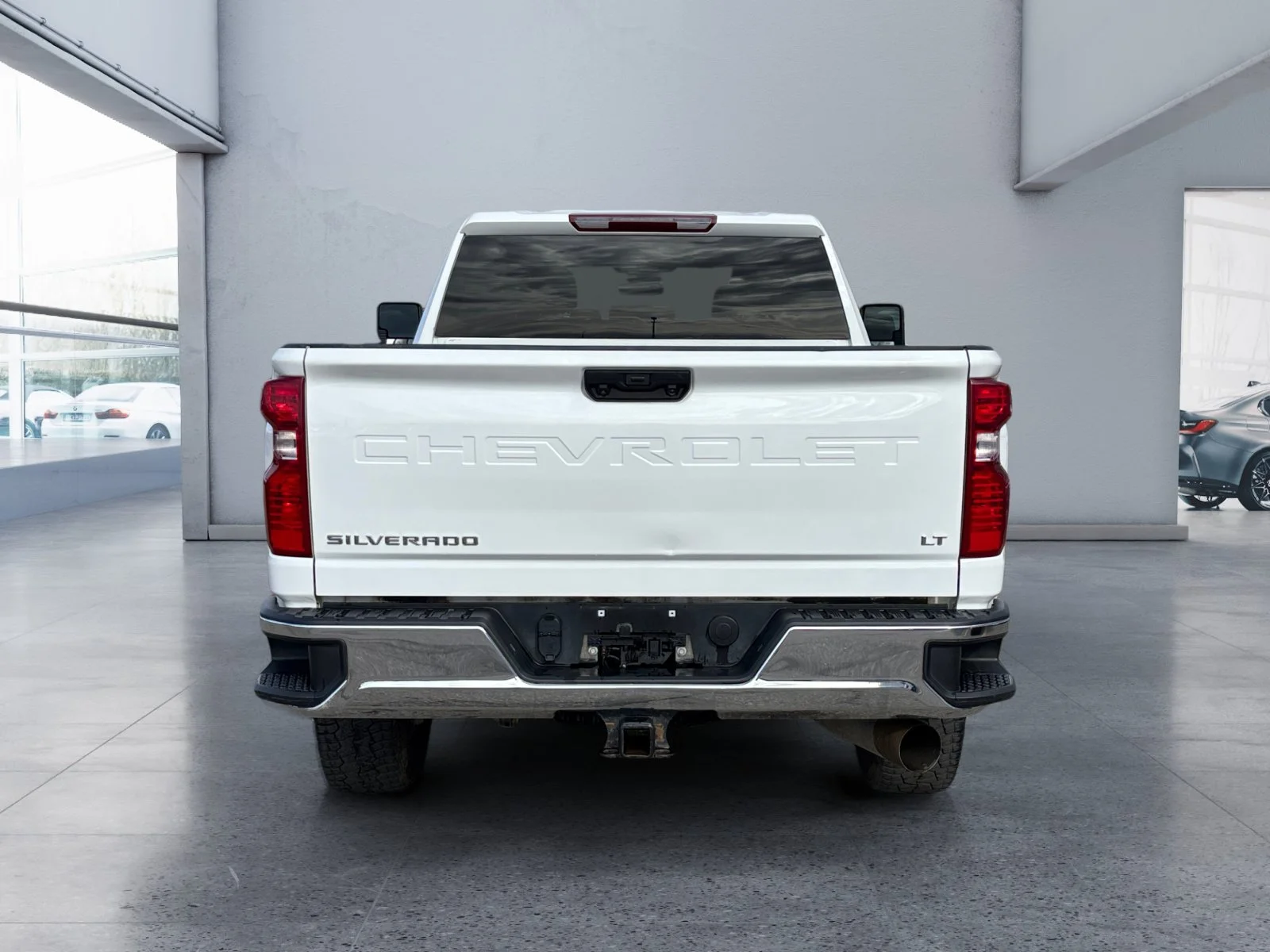 Used 2025 Summit White Chevrolet LT image 4