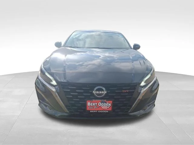 Used 2024 Black Nissan 2.5 SR image 2