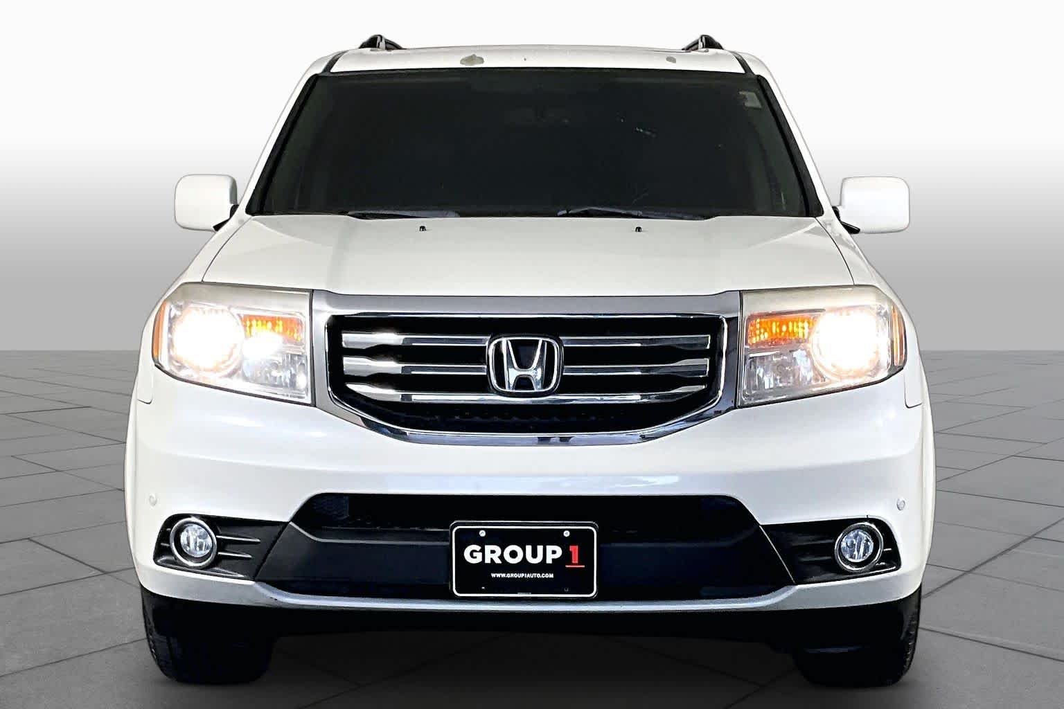 Used 2014 White Diamond Pearl Honda Touring image 4