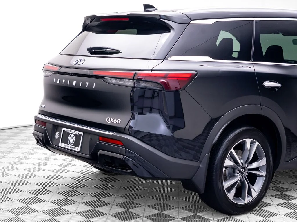 Certified Used 2023 Black INFINITI LUXE image 33