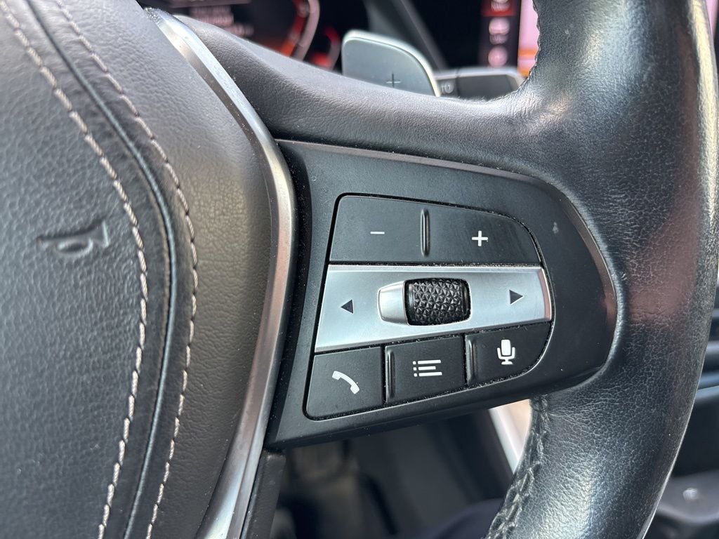Used 2019 Gray BMW xDrive40i image 10