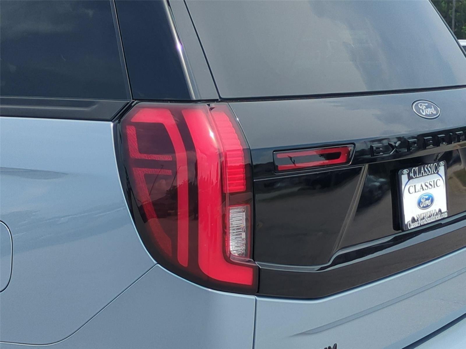 New 2026 Glacier Gray Metallic Tri-Coat Ford MAX Platinum® image 12