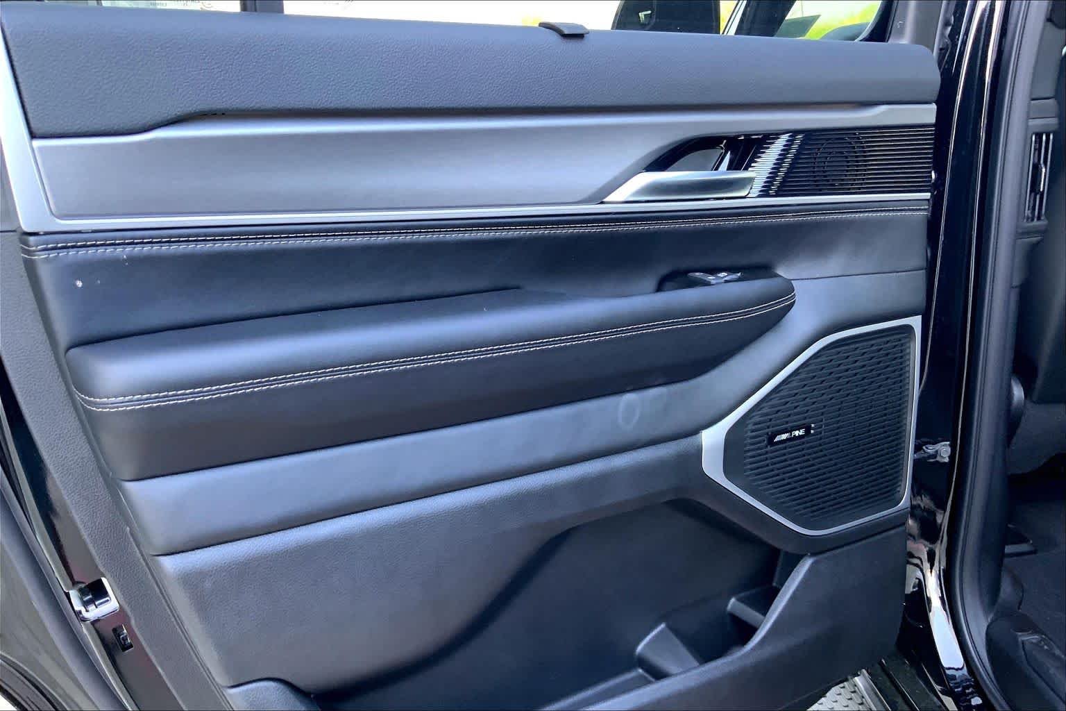 New 2026 High Gloss Black Jeep Limited Altitude image 18