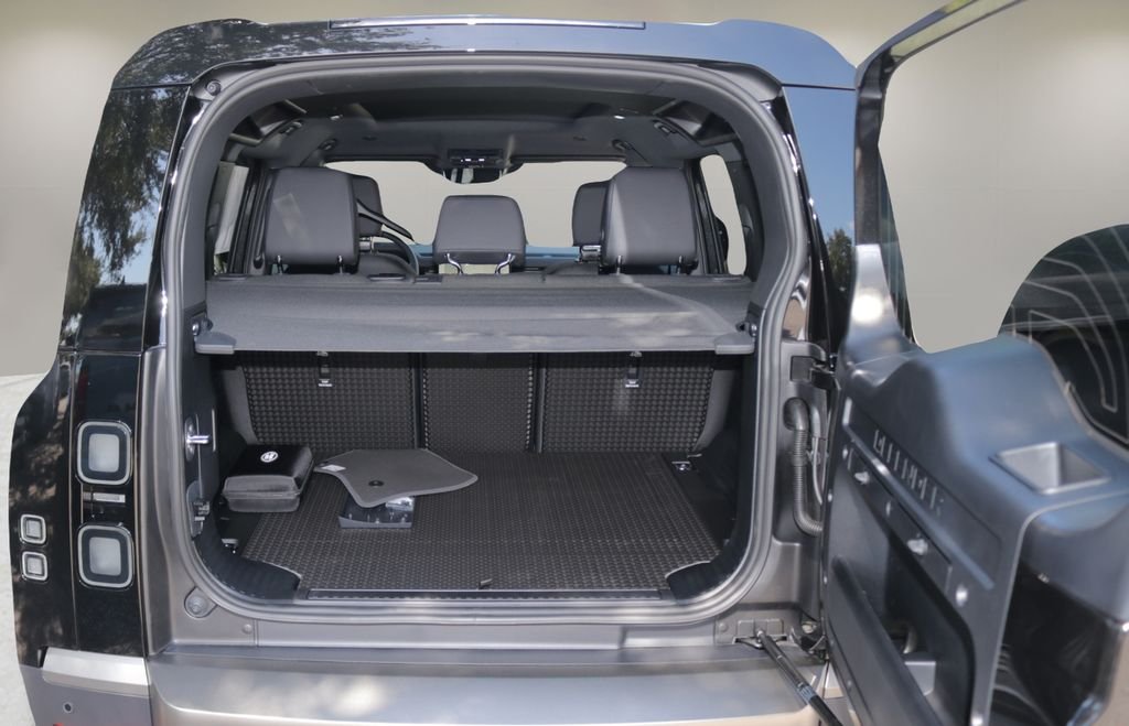 New 2026 Santorini Black Land Rover S image 15