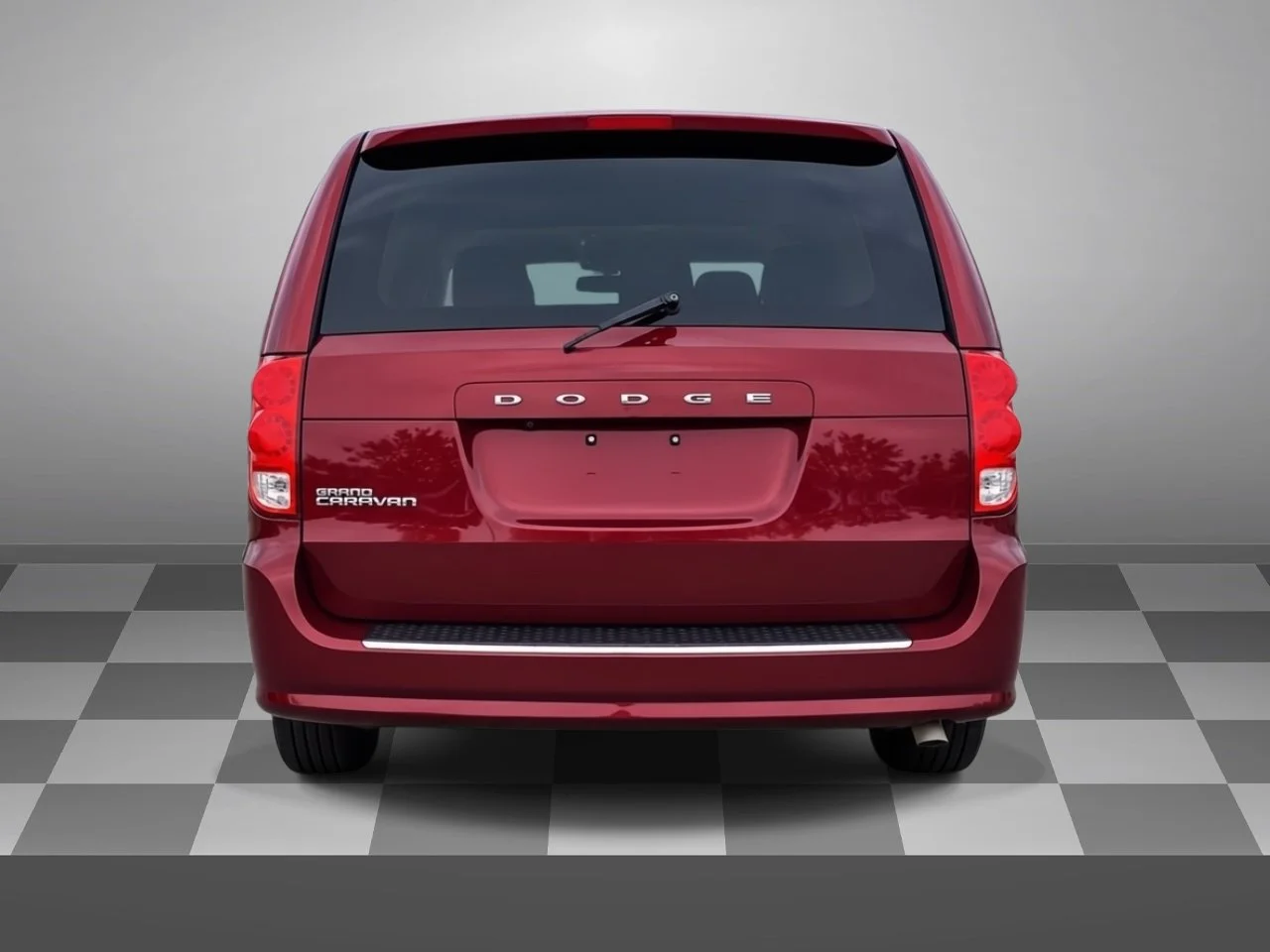 Used 2019 Octane Red Pearlcoat Dodge SE image 4