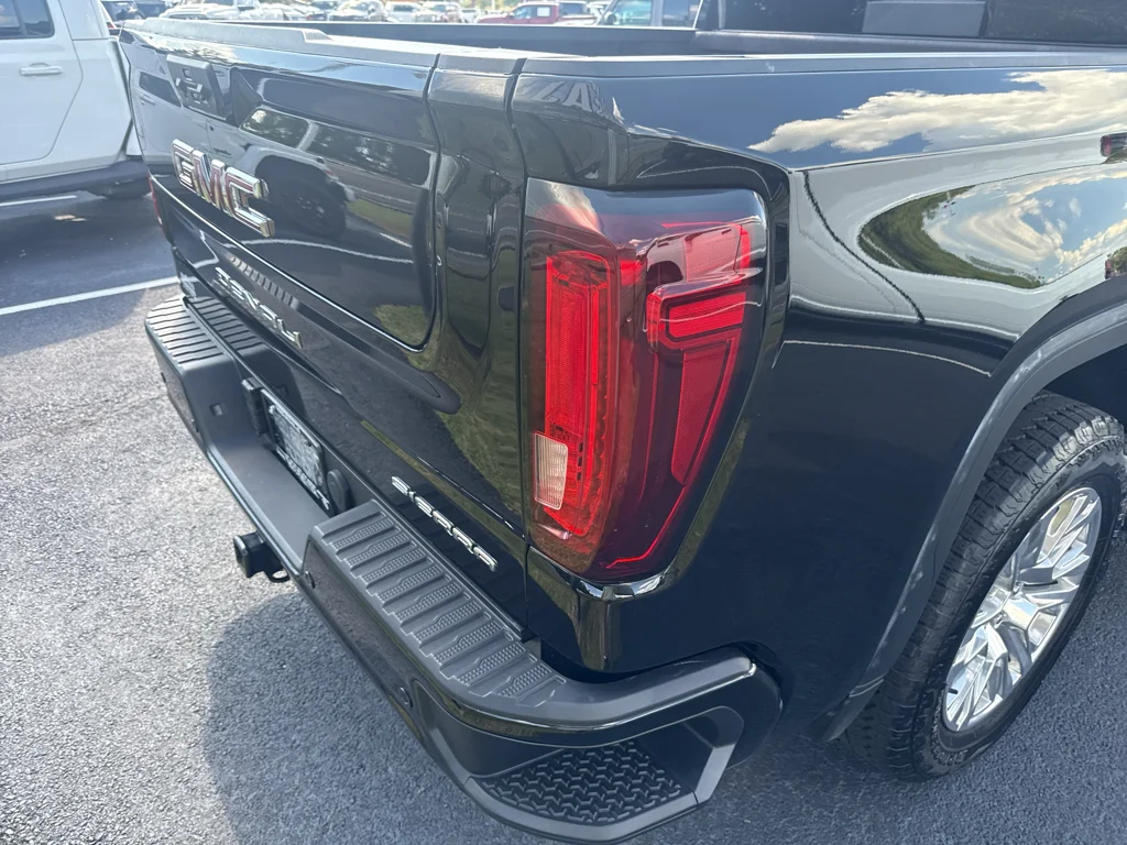 Used 2025 Onyx Black GMC Denali image 5