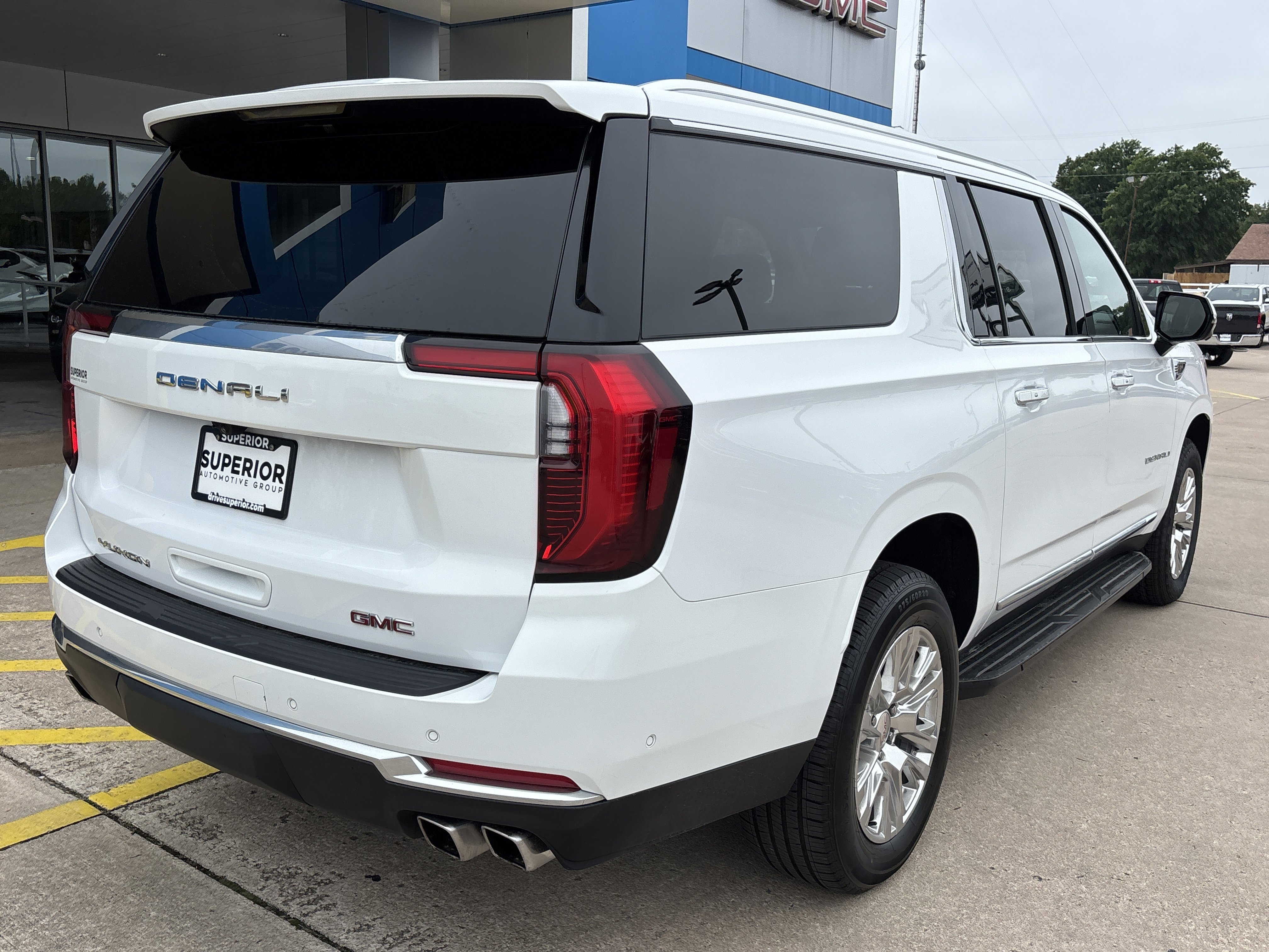 Used 2025 Summit White GMC Denali image 3