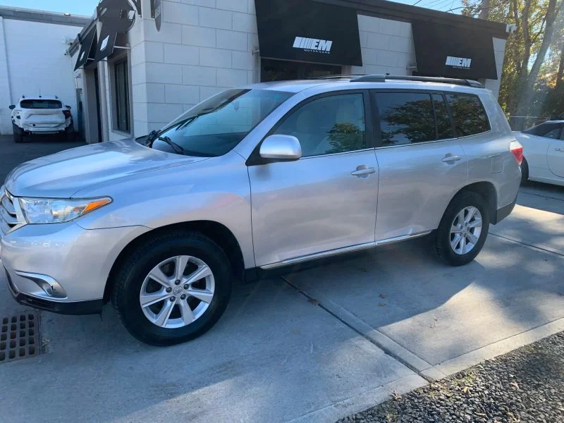Used 2011 Silver Toyota Sport Utility 4D image 4