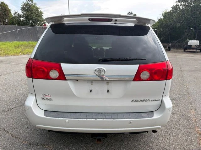 Used 2008 White Toyota XLE image 4