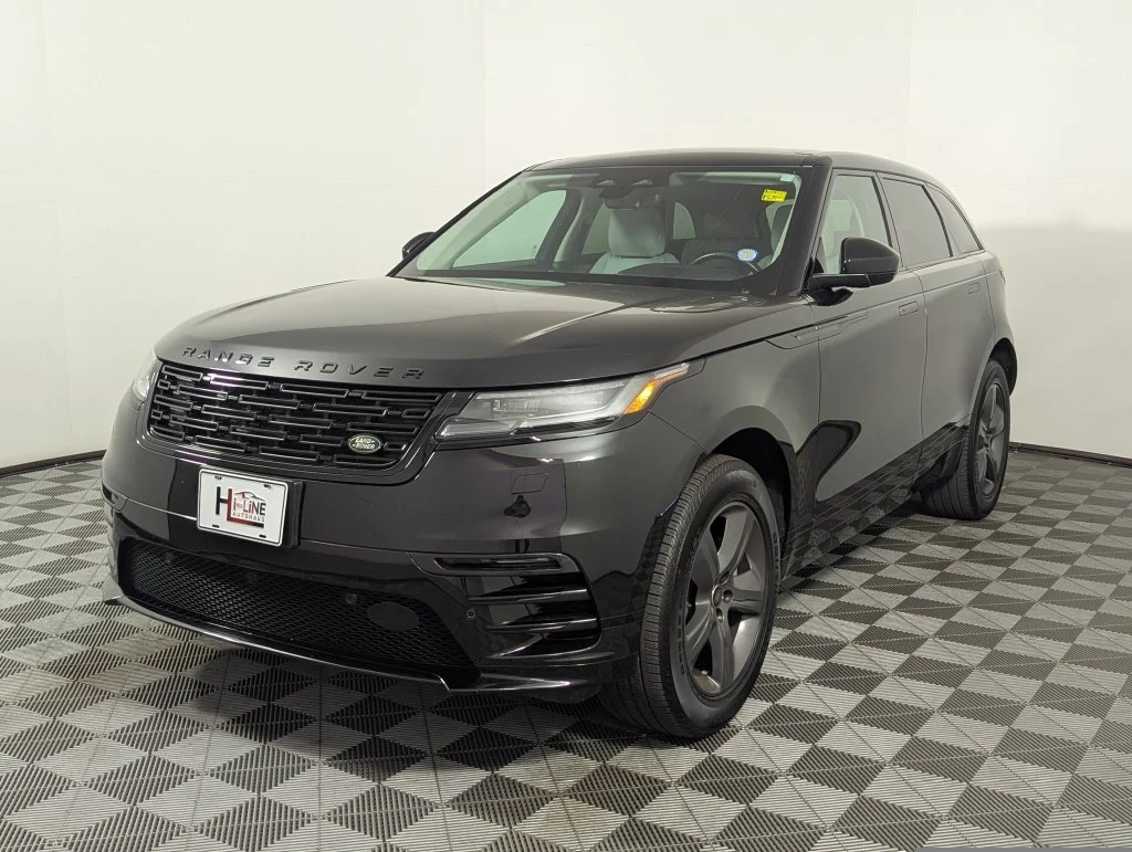 Certified Used 2025 Black Land Rover Dynamic SE image 2