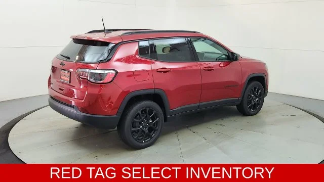 New 2026 Red Hot Pearl-Coat Exterior Paint Jeep Latitude image 10