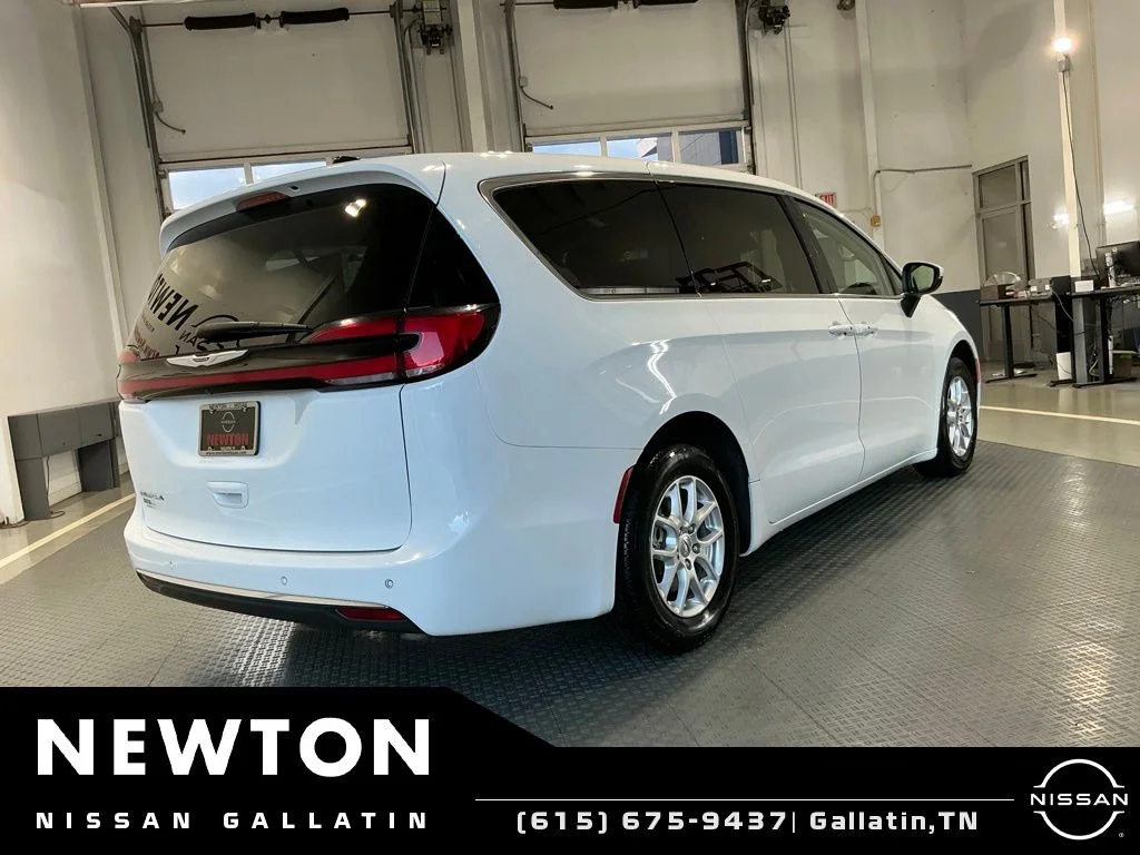 Used 2023 Bright White Clearcoat Chrysler Touring L image 20
