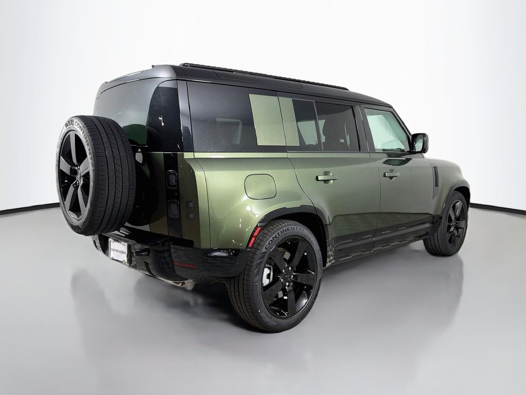 New 2026 Woolstone Green Land Rover X-Dynamic SE image 5