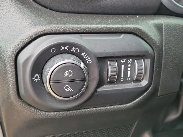Used 2022 Gray Jeep Overland image 21