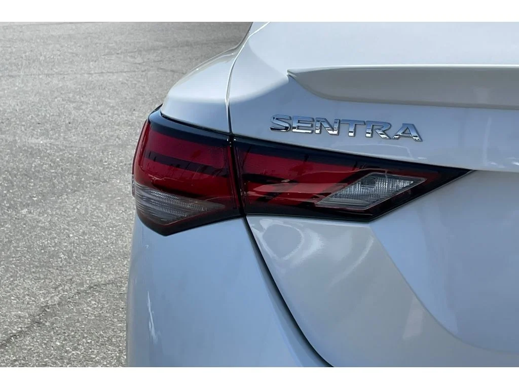 Used 2022 Aspen White TriCoat Pearl Nissan SR image 40