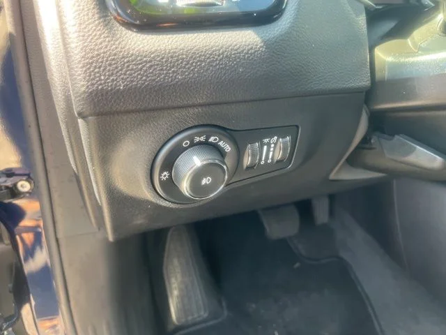 Used 2019 Jazz Blue Pearlcoat Jeep Limited image 10